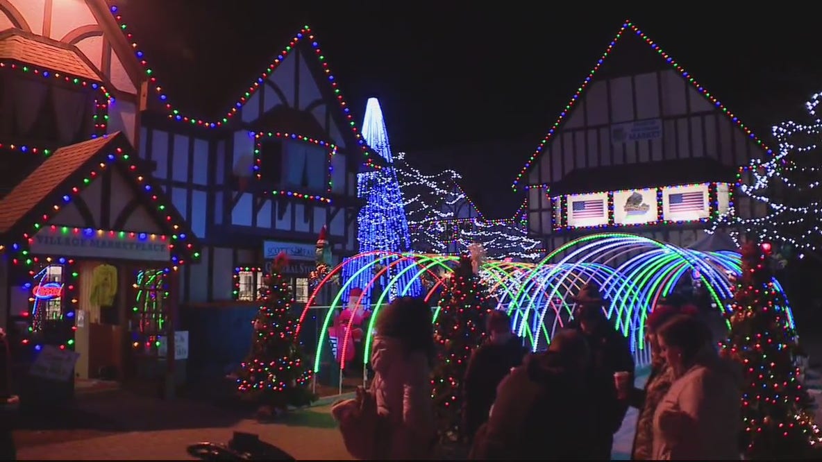The Holiday Stroll at Canterbury Village